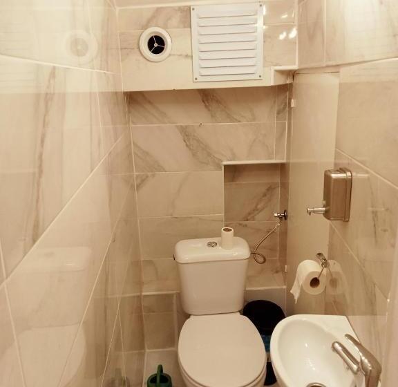 اتاق استاندارد یک تخته با سرویس بهداشتی مشترک, Sylhet Bnb