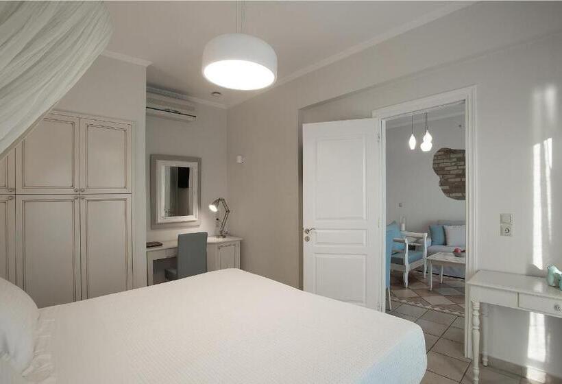 سوییت جونیور با چشم‌انداز جانبی دریا, Delfino Blu Wellness Boutique