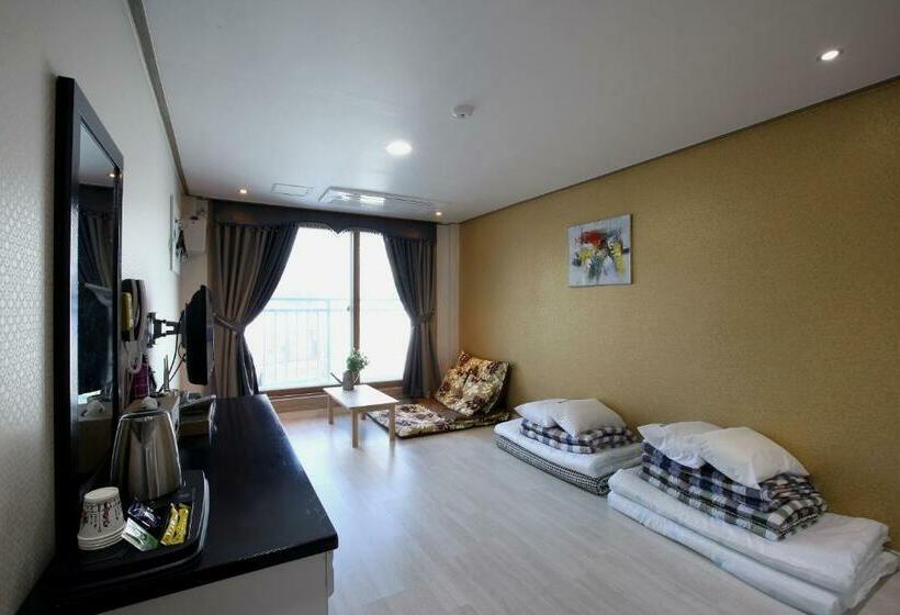 Семейный Номер, Dorcas Tourist Hostel