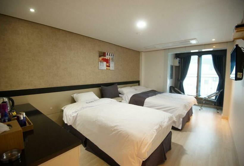 Номер Deluxe, Dorcas Tourist Hostel