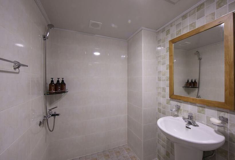 Номер Deluxe, Dorcas Tourist Hostel