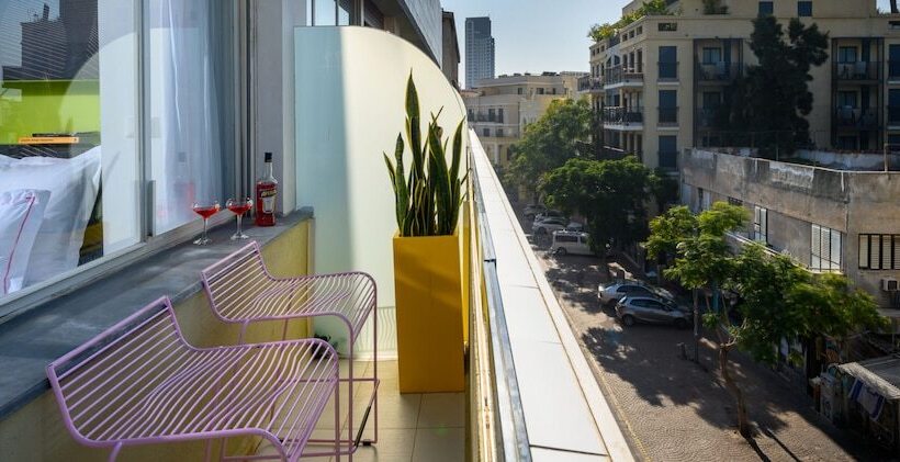 Classic room with balcony, Poli House By Afi Hotels