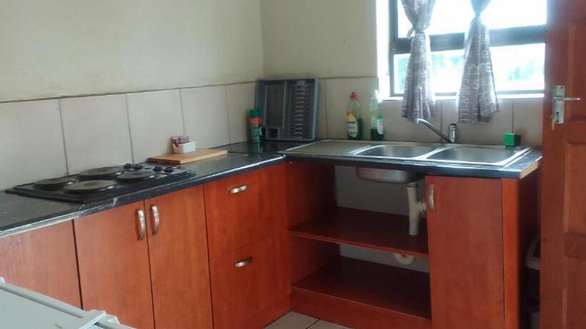 اتاق استاندارد سه نفره, Sand River Cottages