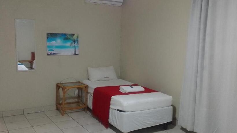 اتاق استاندارد سه نفره, Sand River Cottages