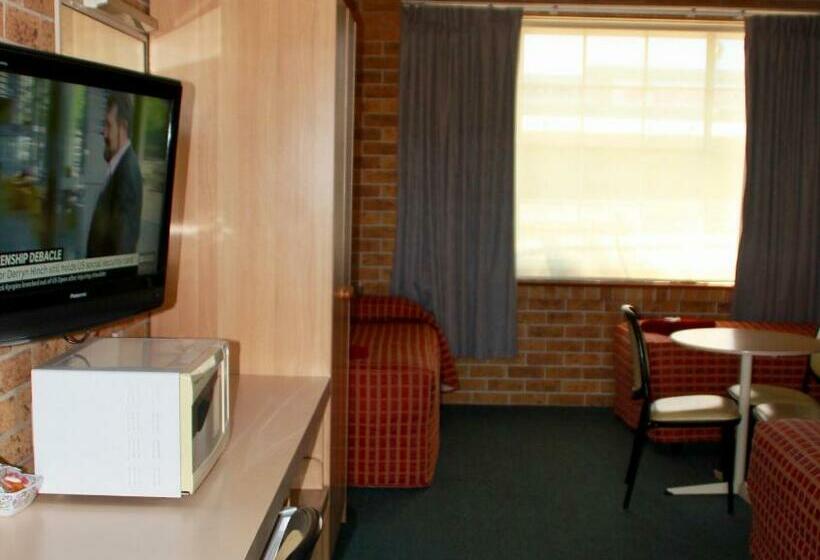 Семейный Номер, Town And Country Motor Inn