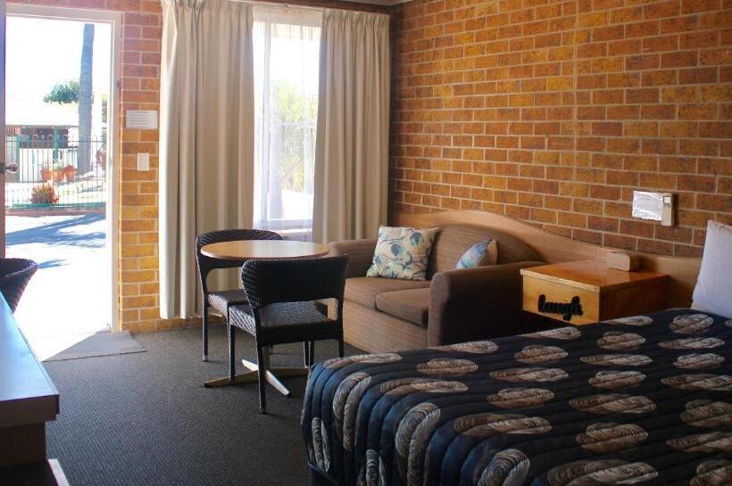 Номер Стандарт, Town And Country Motor Inn