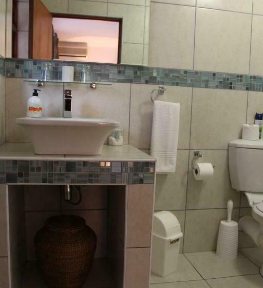 Номер Deluxe с Балконом, Pelican Lodge Guesthouse