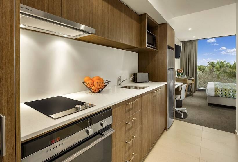 Студио Executive, Quest Mounts Bay Road