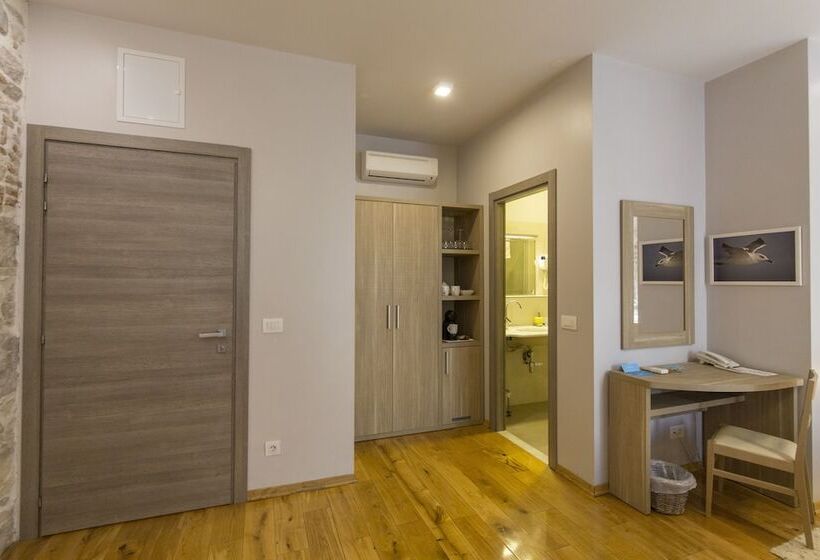 标准三人间, Tifani Luxury Rooms 2