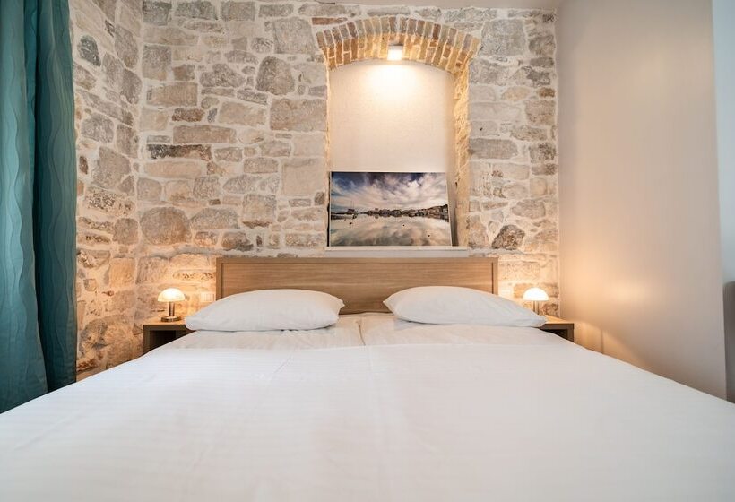 标准三人间, Tifani Luxury Rooms 2
