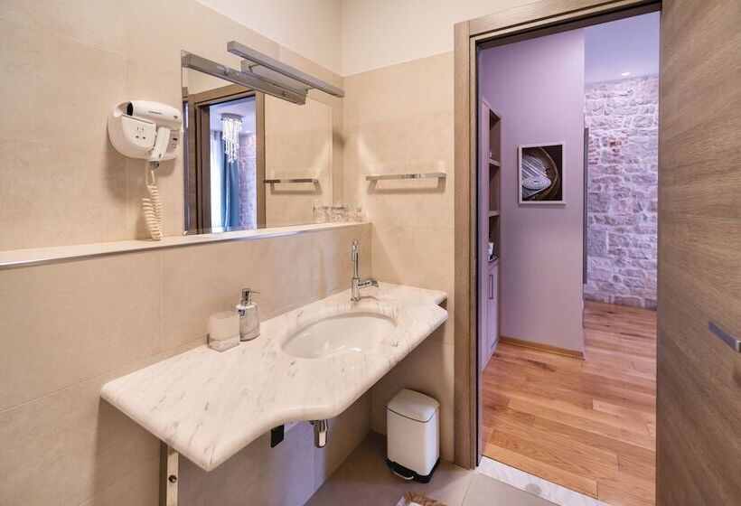 标准三人间, Tifani Luxury Rooms 2