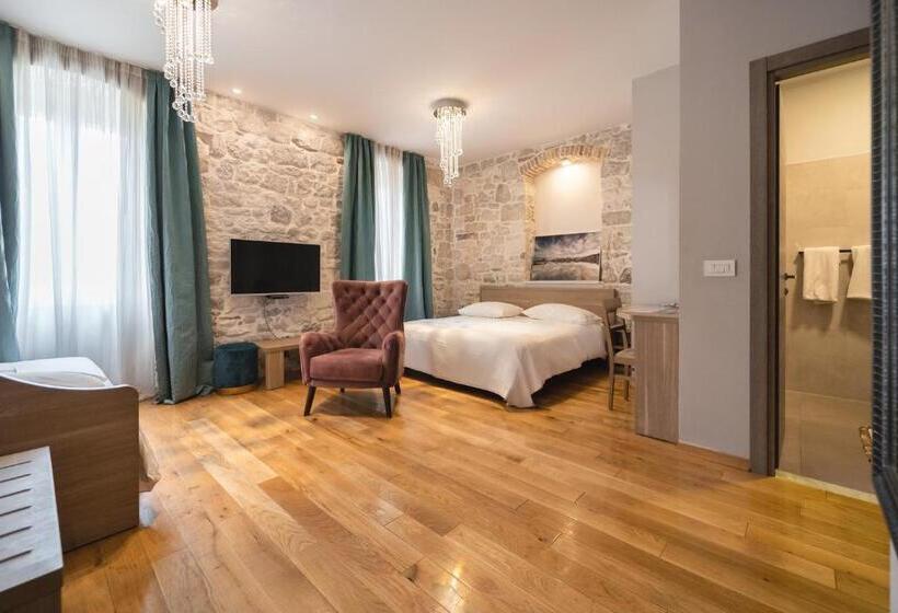 标准三人间, Tifani Luxury Rooms 2