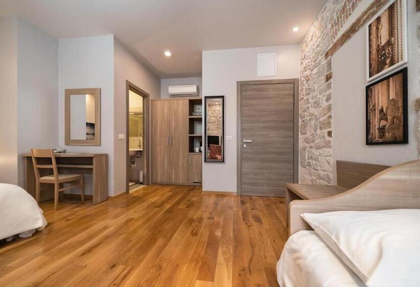 标准三人间, Tifani Luxury Rooms 2