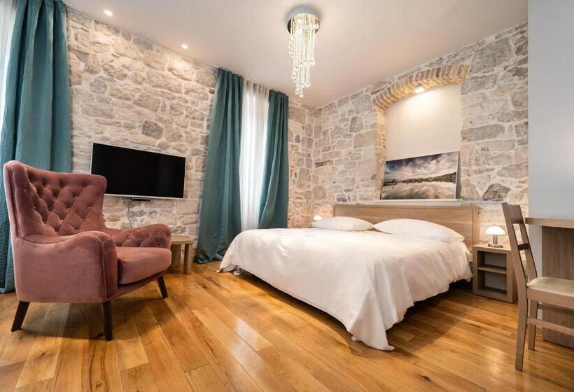 标准三人间, Tifani Luxury Rooms 2