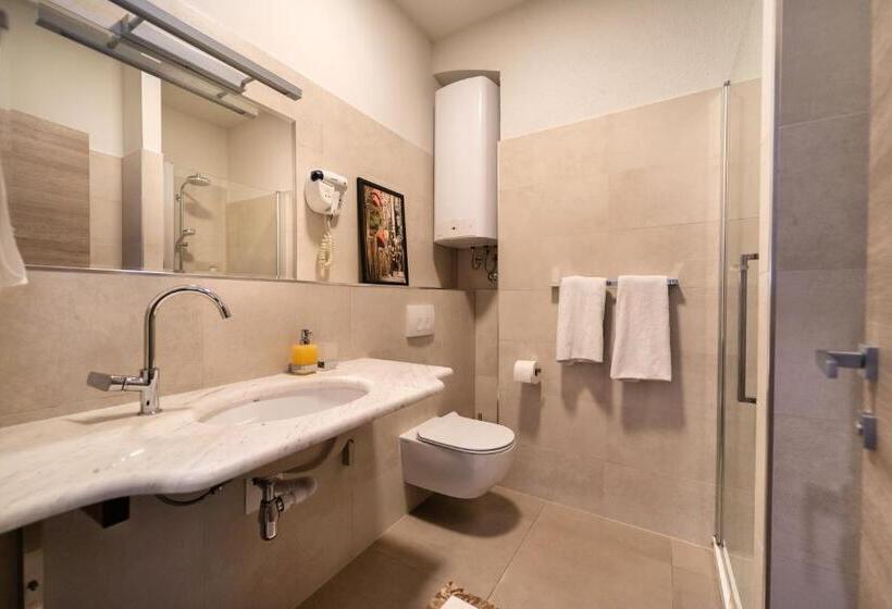 标准三人间, Tifani Luxury Rooms 2