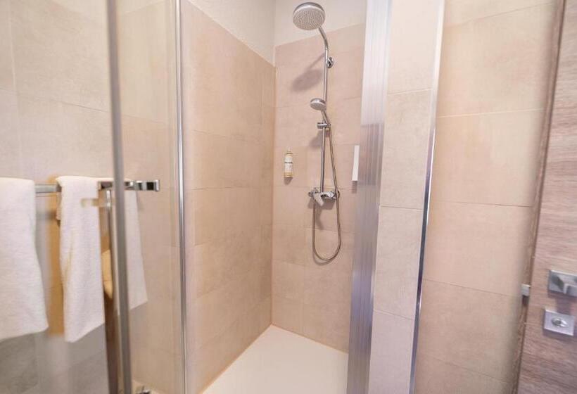 标准三人间, Tifani Luxury Rooms 2