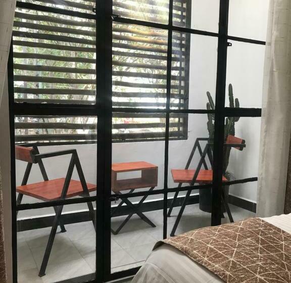 اتاق لوکس با بالکن, Ingira House 16lda