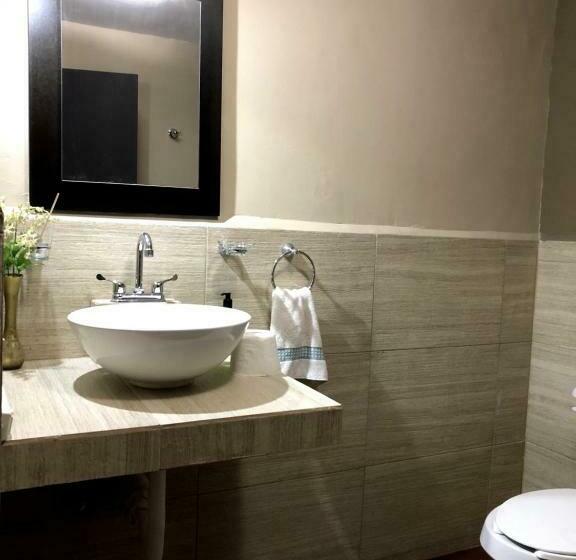 エコノミールーム, Suites Apodaca