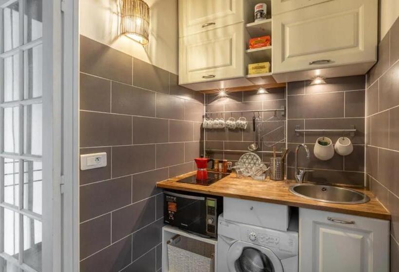 Апартаменты 1 Спальня, Chic Apartment In The Heart Of Paris
