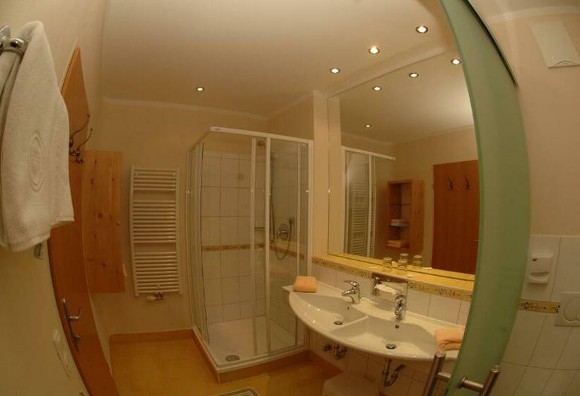 1 Bedroom Apartment Lake View, Heidi Hotel Falkertsee   Kinder