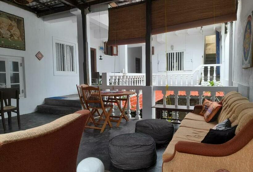 Quarto Basic, Shoba Traveller S Tree