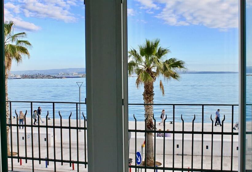 Номер престиж с видом на море, Galeria Valeria Seaside Downtown   Mag Quaint & Elegant Boutique Hotels