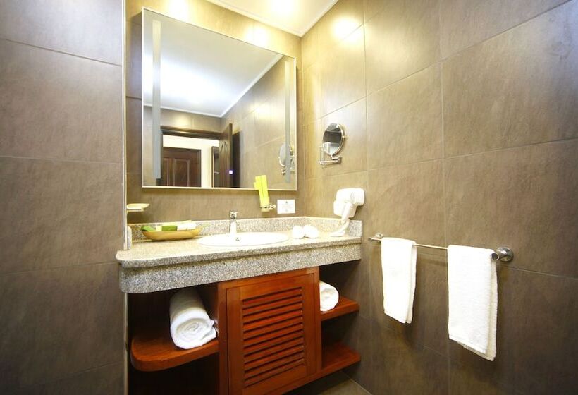 Quarto Deluxe, Best Western Premier Garden Hotel Entebbe