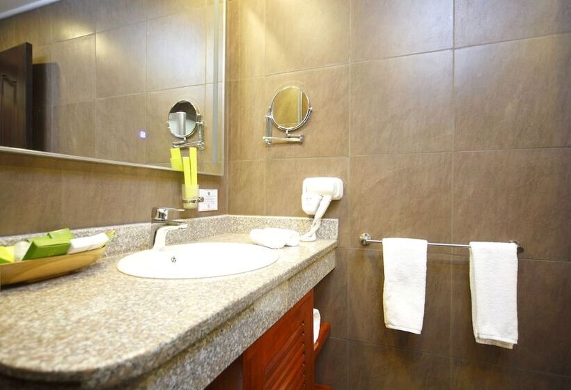 Quarto Executivo, Best Western Premier Garden Hotel Entebbe