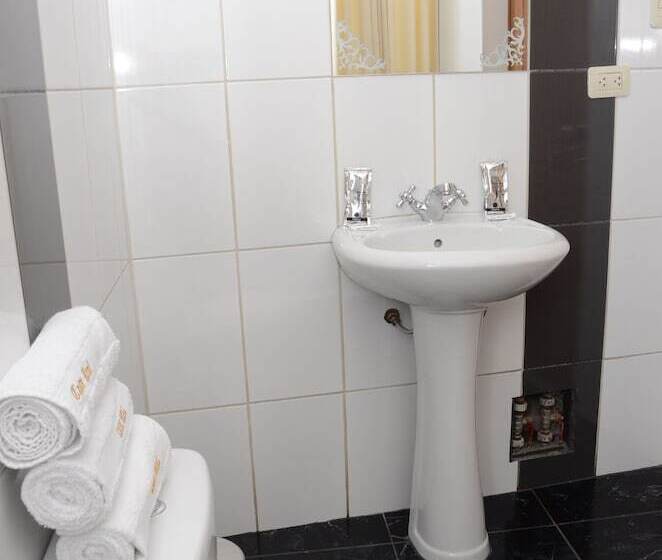 اتاق استاندارد سه نفره, Casa Real Hoteles
