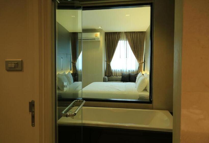 Полулюкс, Hyde Park Chiangmai
