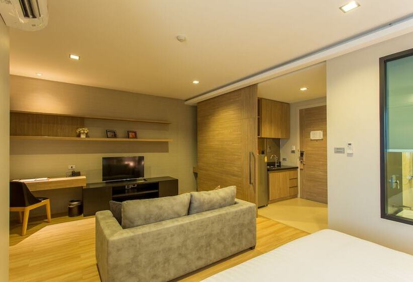 Полулюкс, Hyde Park Chiangmai