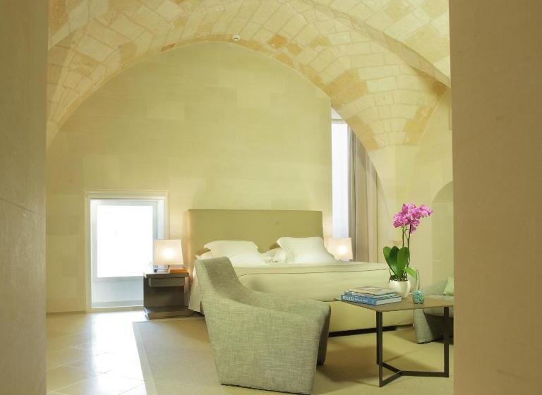 Suite with Terrace, La Fiermontina Luxury Home