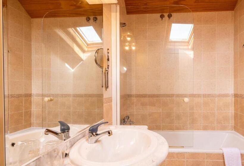 Номер Стандарт Трехместный, Altogredos Hotel Rural Y Apartamentos Turísticos