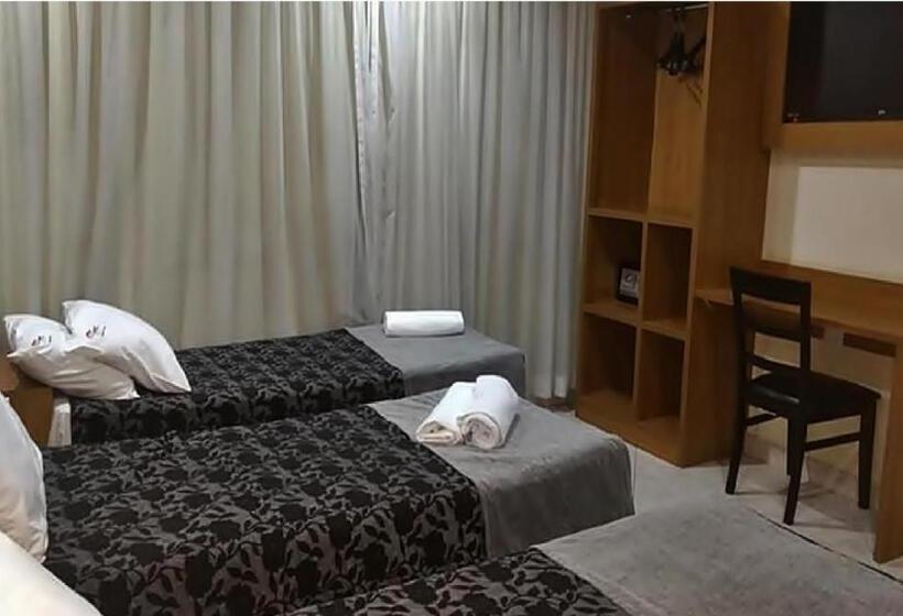 Quarto Triplo Estandar, Vox