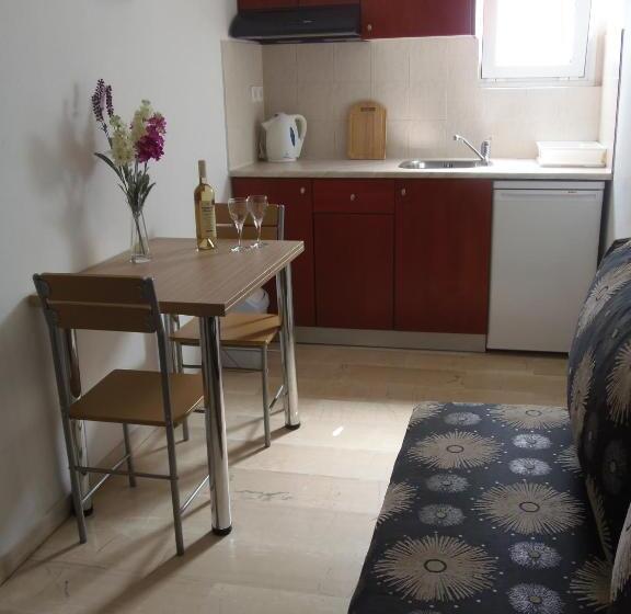 Апартаменты 1 Спальня, Angelica Studios And Apartments
