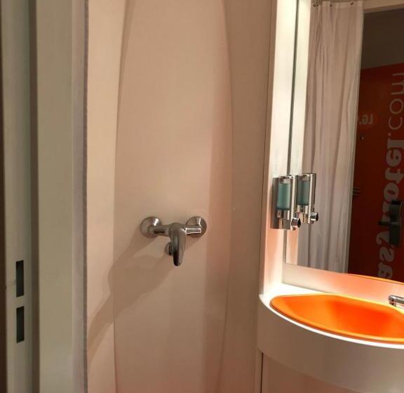 패밀리 룸, Easyhotel Victoria