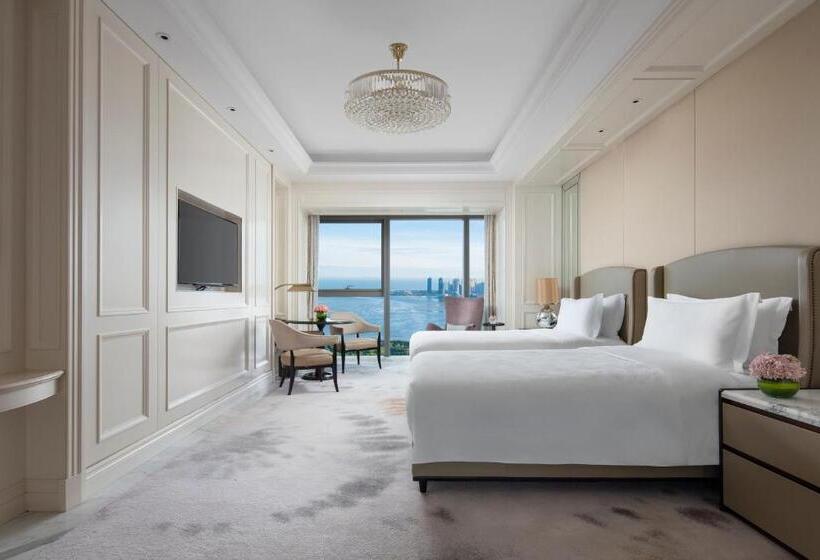 Номер Executive, The Langham Haikou