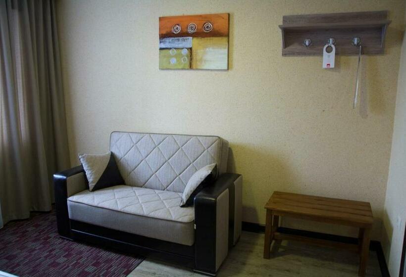 سوییت خانوادگی, Uyutnyy Dom