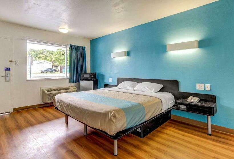 스탠다드 룸 킹사이즈 침대, Motel 6 Waco   Lacy Lakeview