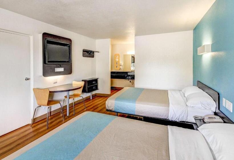 스탠다드 룸, Motel 6 Waco   Lacy Lakeview