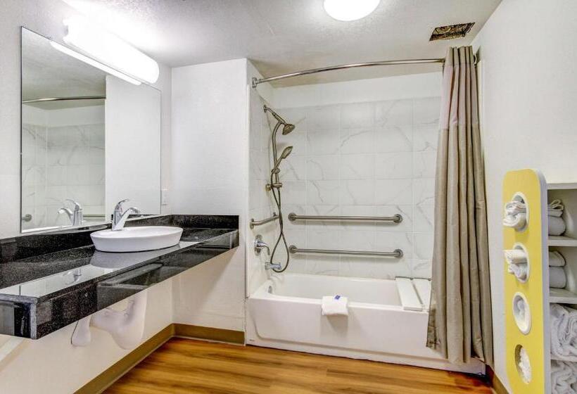 스탠다드 룸 킹사이즈 침대, Motel 6 Waco   Lacy Lakeview