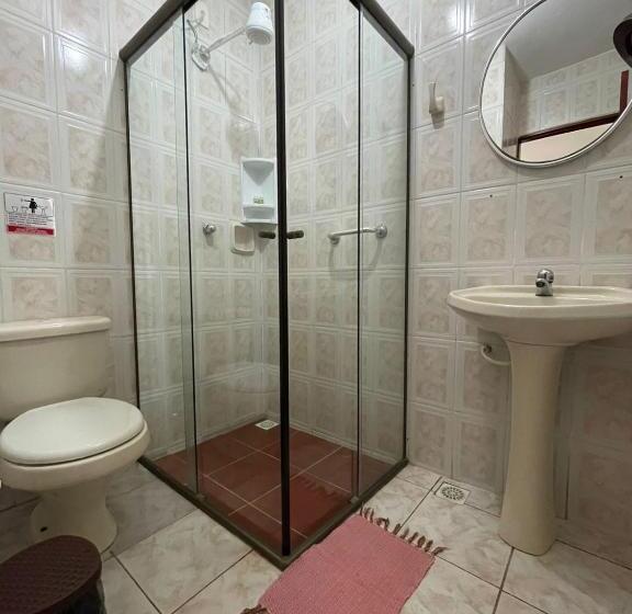 Quarto Triplo Clássico, Pousada Alecrim Dourado