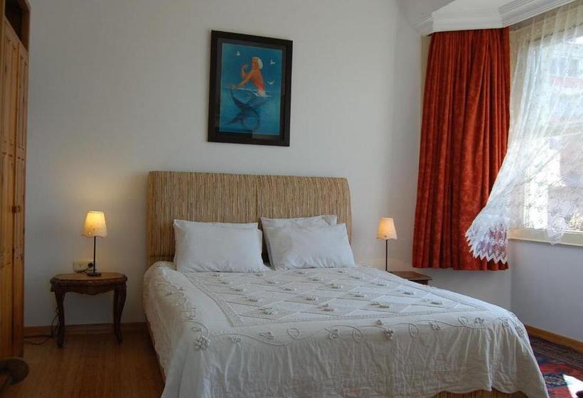 سوییت با چشم‌انداز دریا, Villa Tulipan