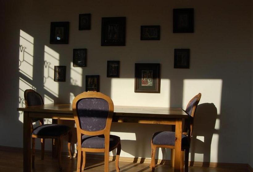 سوئیت با بالکن, Villa Tulipan