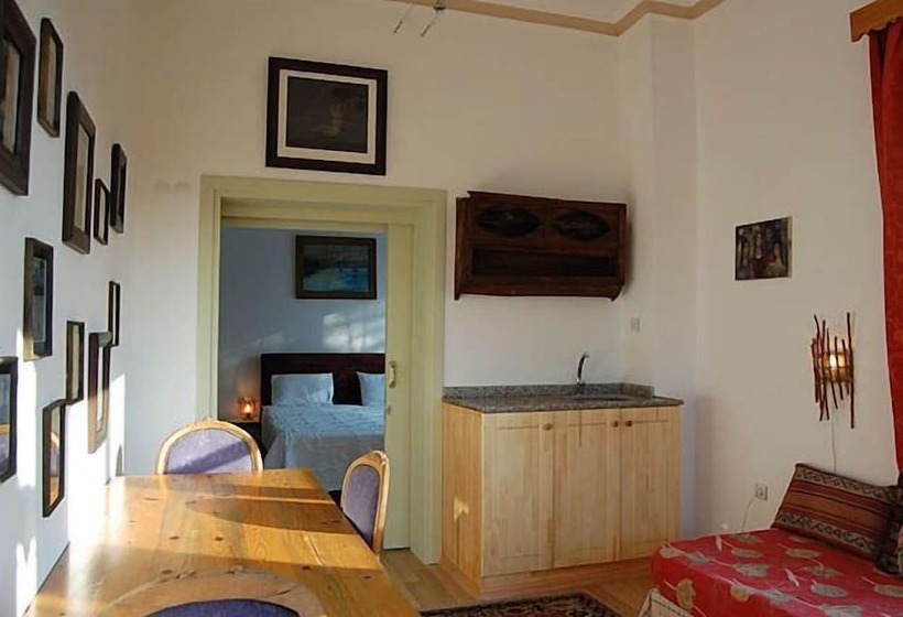 سوئیت با بالکن, Villa Tulipan