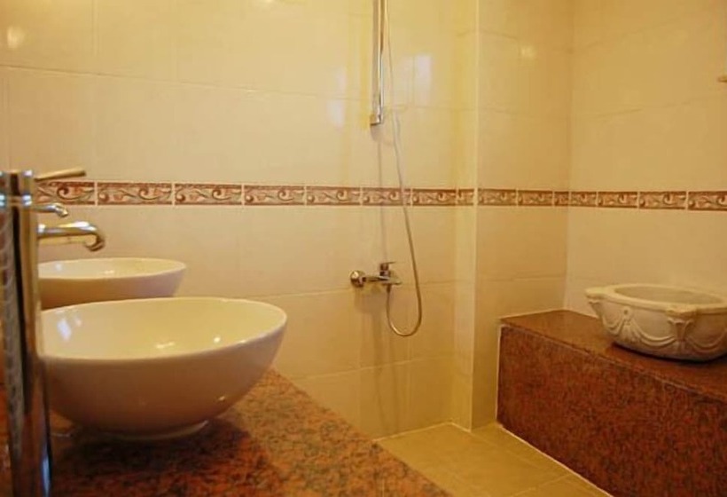 سوییت با چشم‌انداز دریا, Villa Tulipan