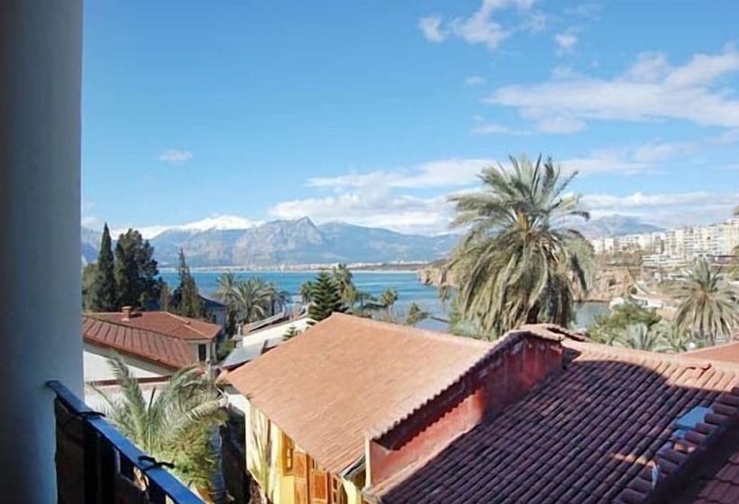 سوییت با چشم‌انداز دریا, Villa Tulipan