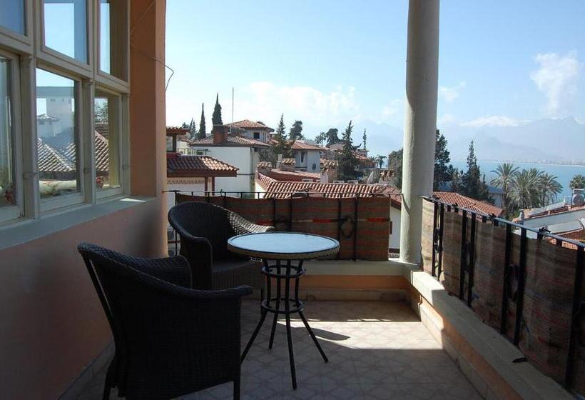 سوییت با چشم‌انداز دریا, Villa Tulipan