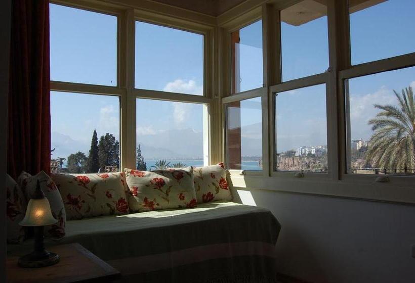 سوییت با چشم‌انداز دریا, Villa Tulipan