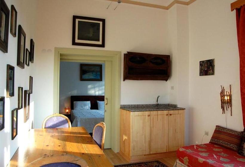 سوئیت با بالکن, Villa Tulipan